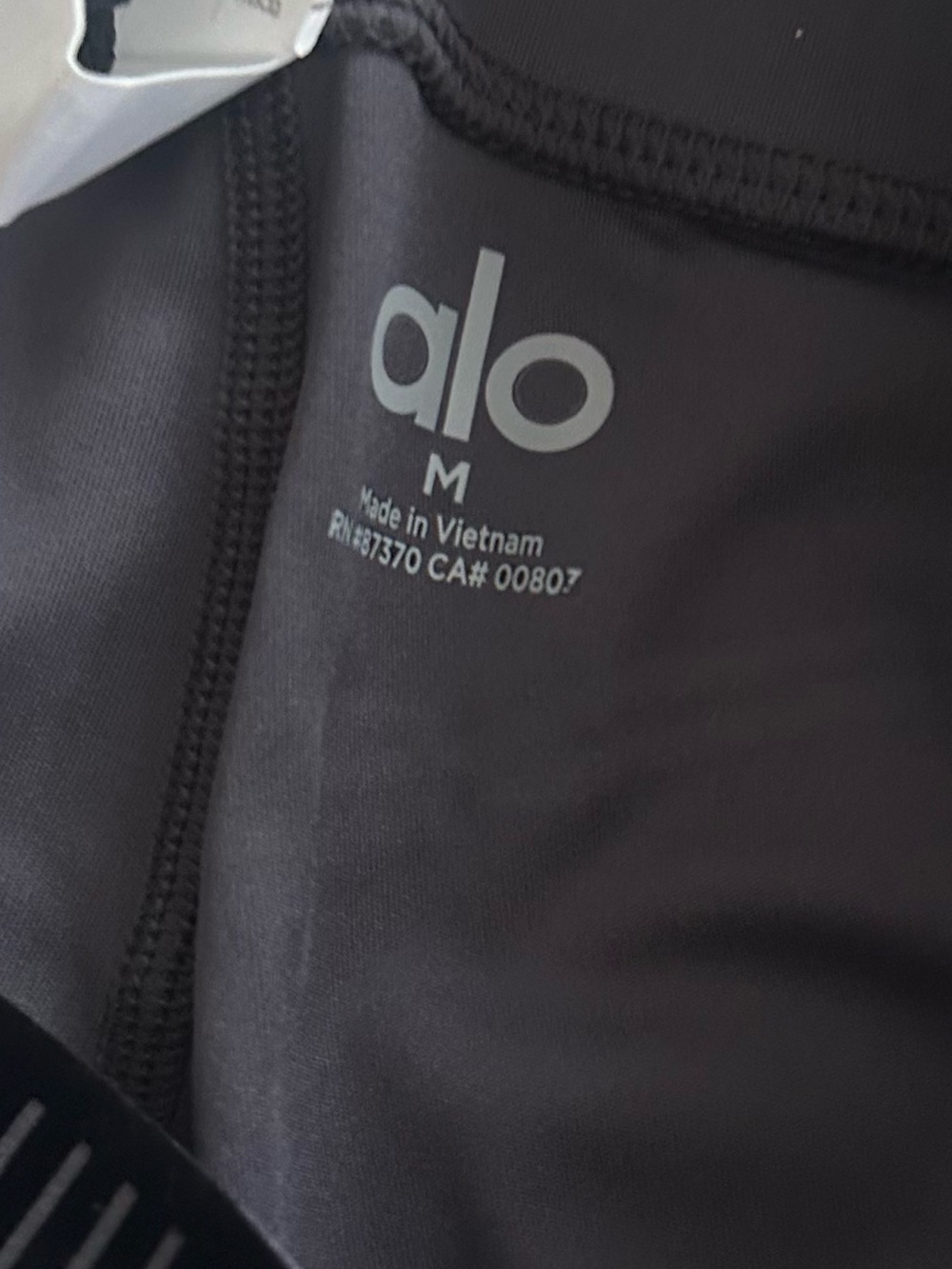 ALO Yoga Black Seamless Sports Bra - Minimal Logo - Picture 3 of 3